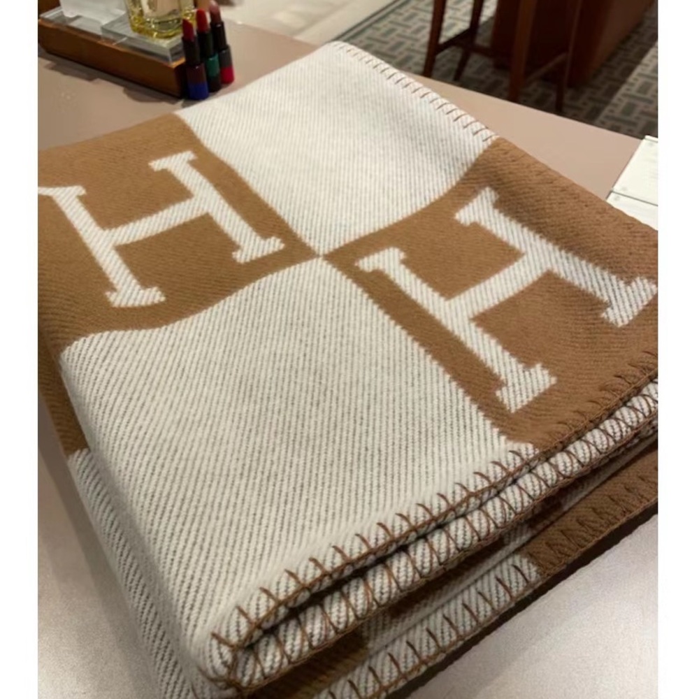 Hermes Avalon Adult Blanket